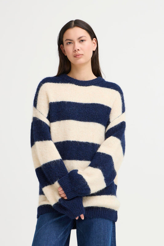 Ichi Ihdayana Pullover