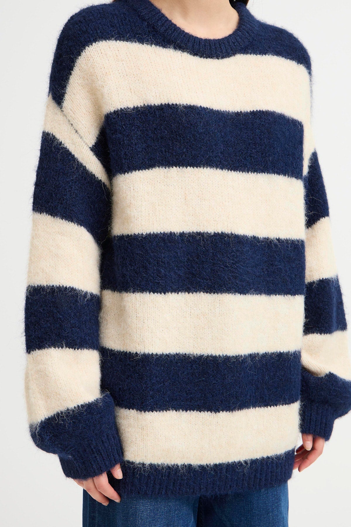 Ichi Ihdayana Pullover