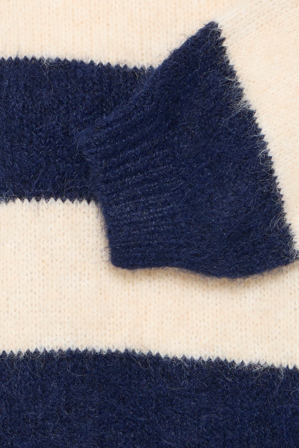 Ichi Ihdayana Pullover