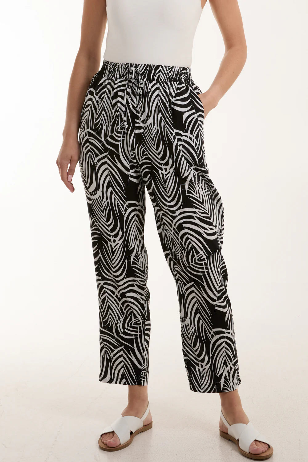 Nova of London Thin Leaf Print Capri Trousers