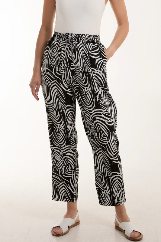 Nova of London Thin Leaf Print Capri Trousers