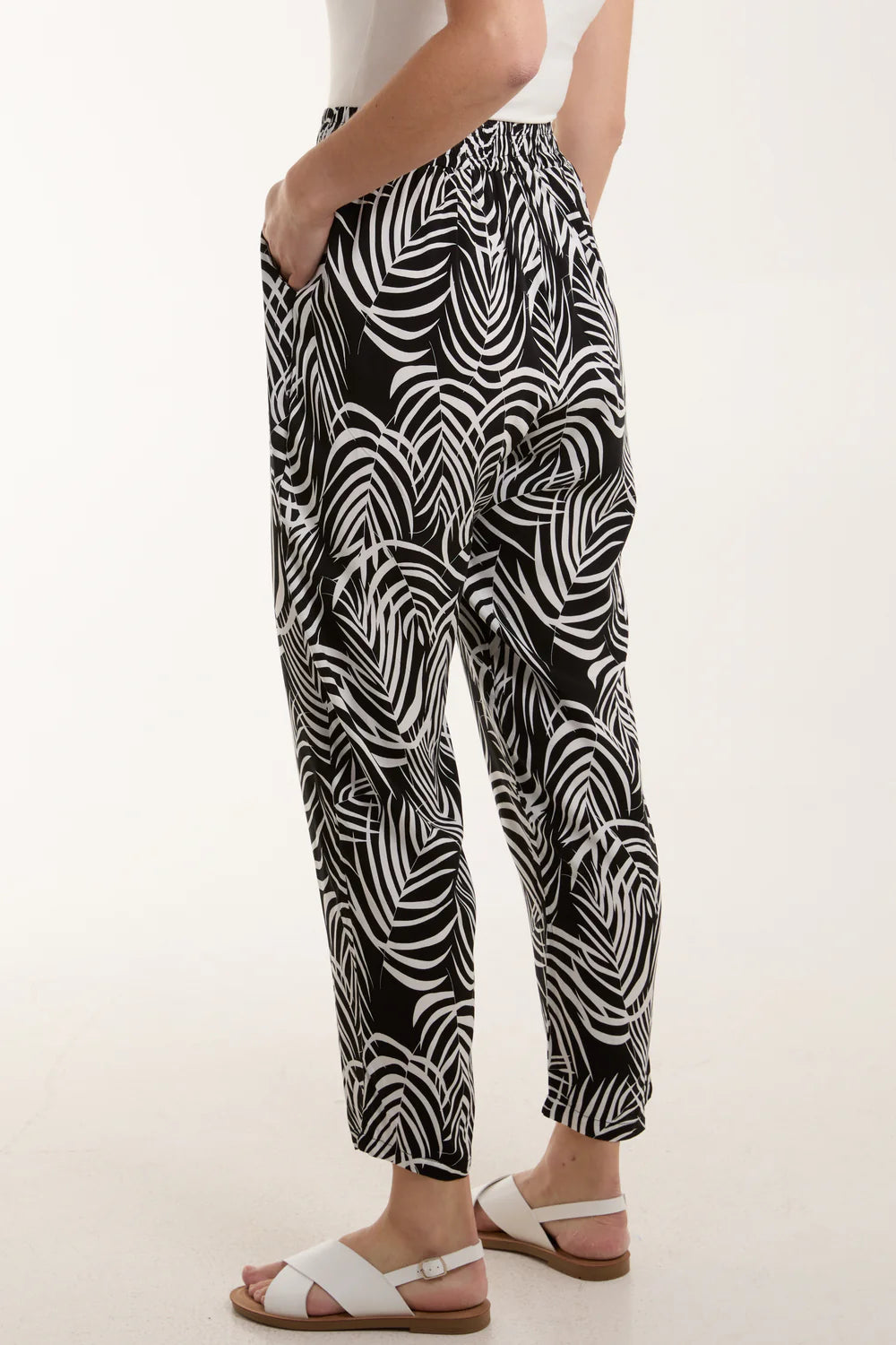 Nova of London Thin Leaf Print Capri Trousers