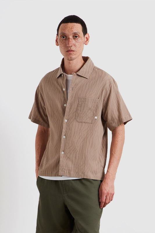 Farah Riley Textured Short Sleeve Shirt In Ashen Taupe